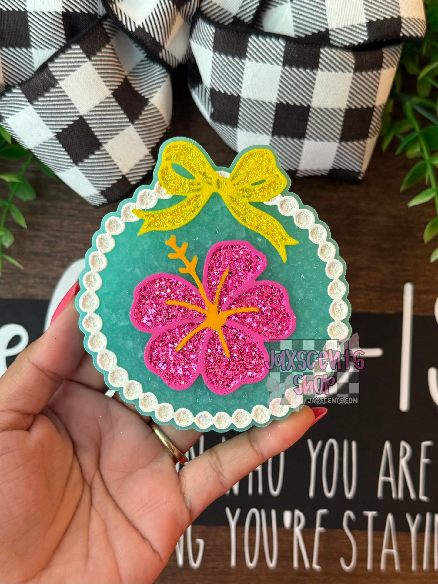 Hibiscus Pearl Frame Bow Car Freshie