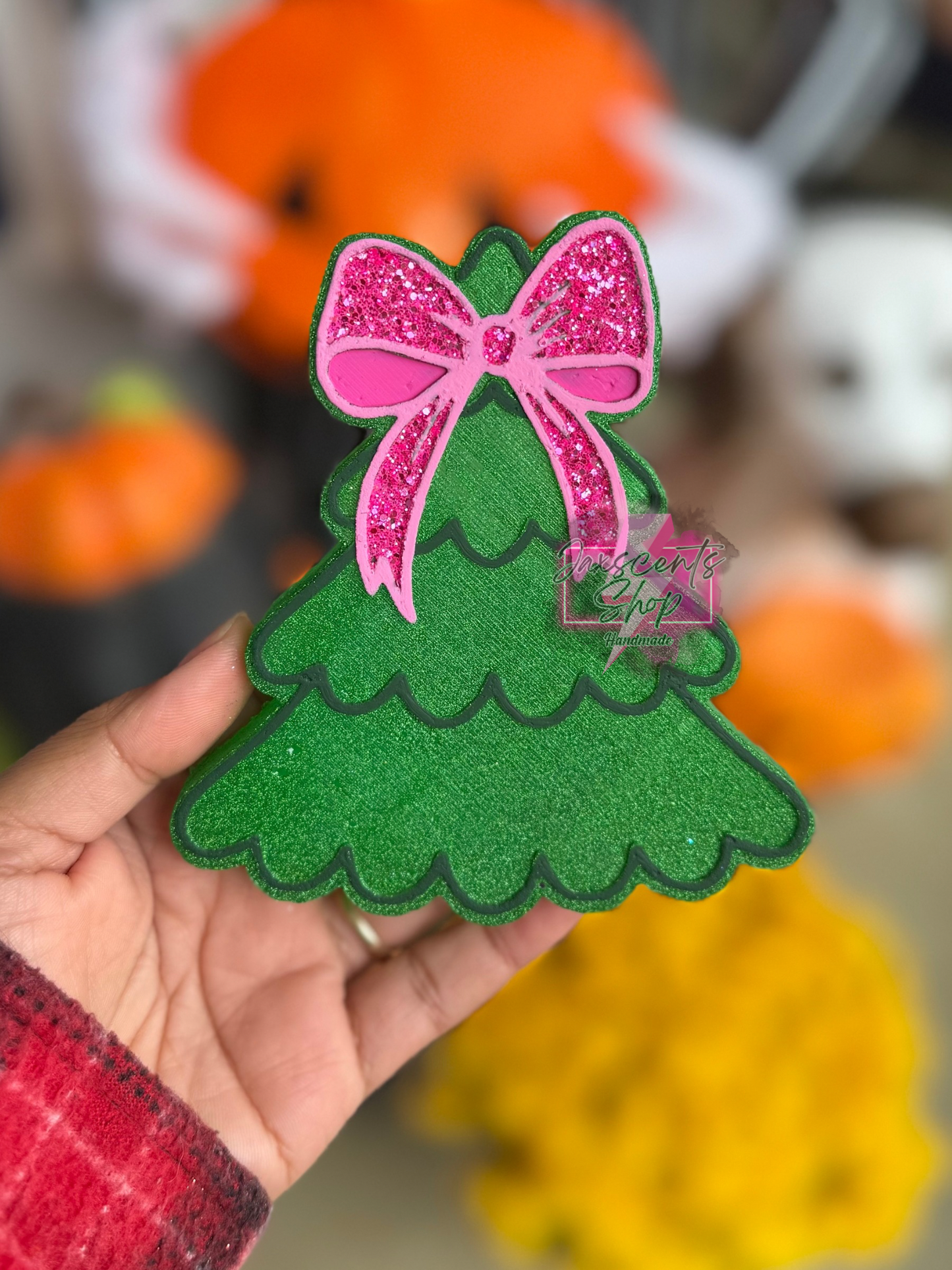 Plain Christmas Tree With Bow