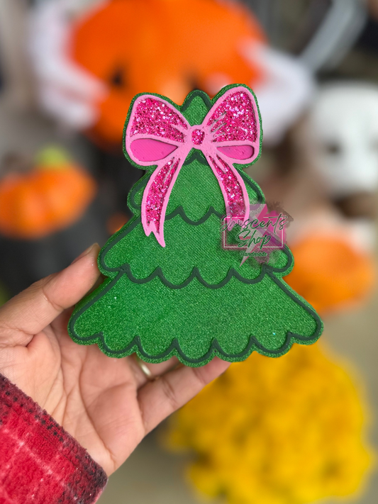 Plain Christmas Tree With Bow