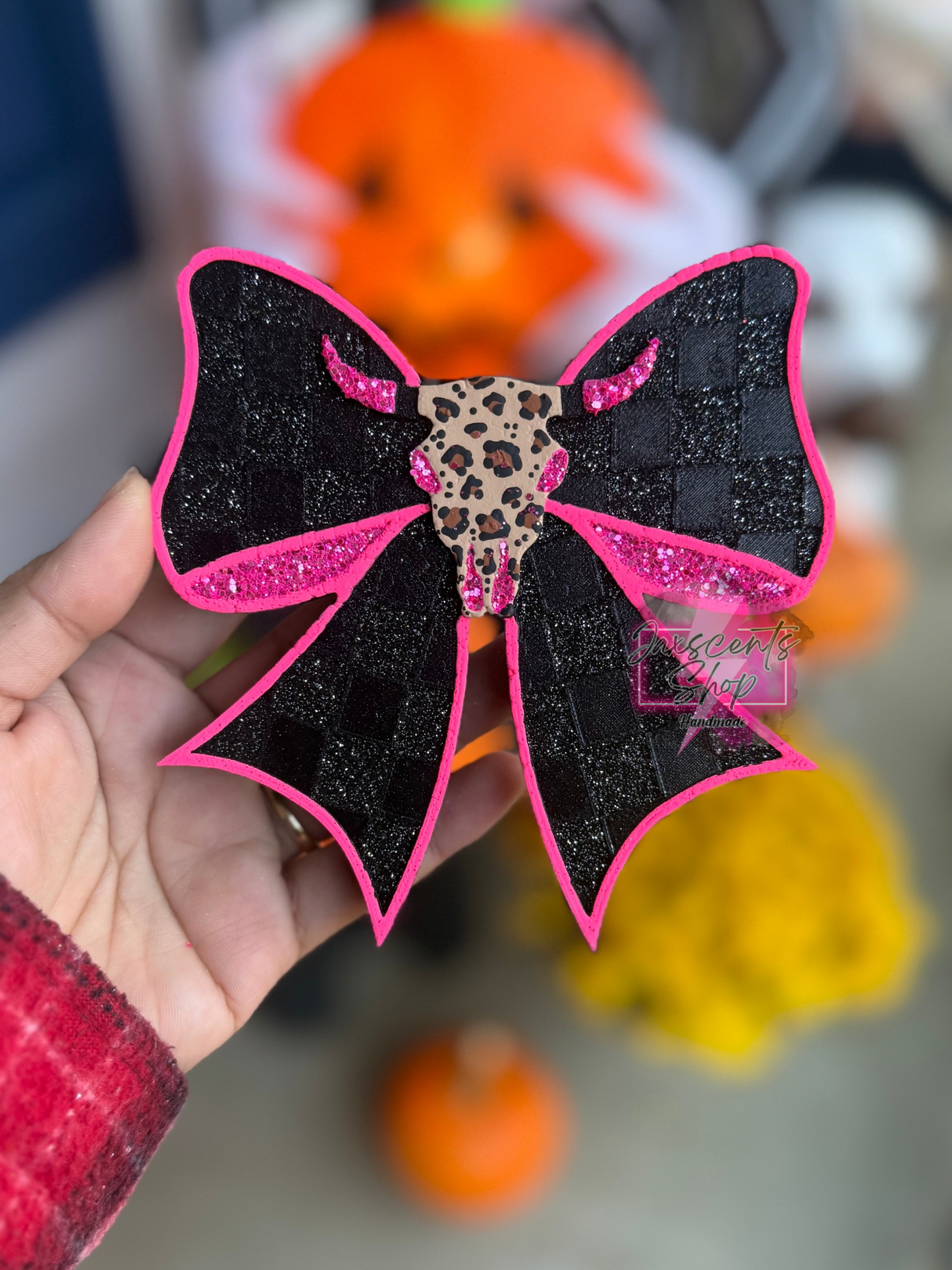 Bull Pendant Checkered Bow